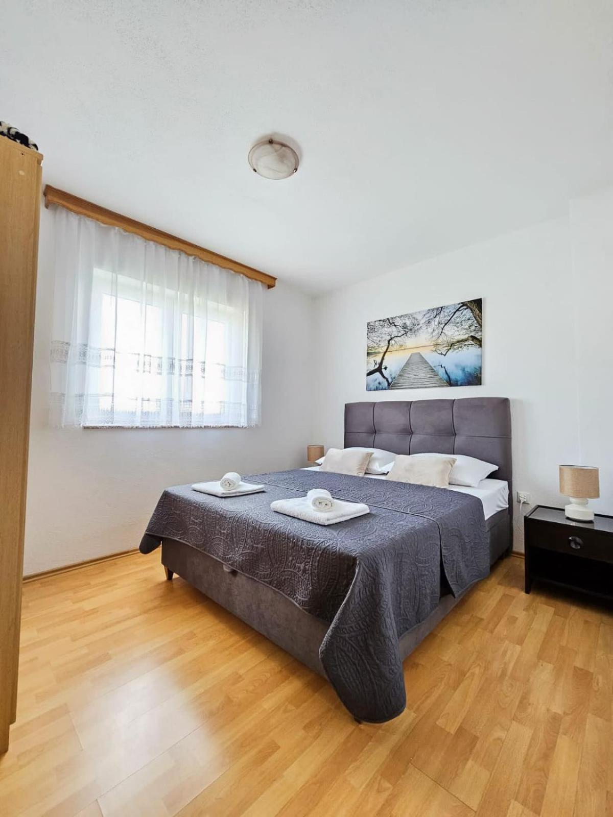 Apartments Karalic Ll ツリクヴェニツァ エクステリア 写真