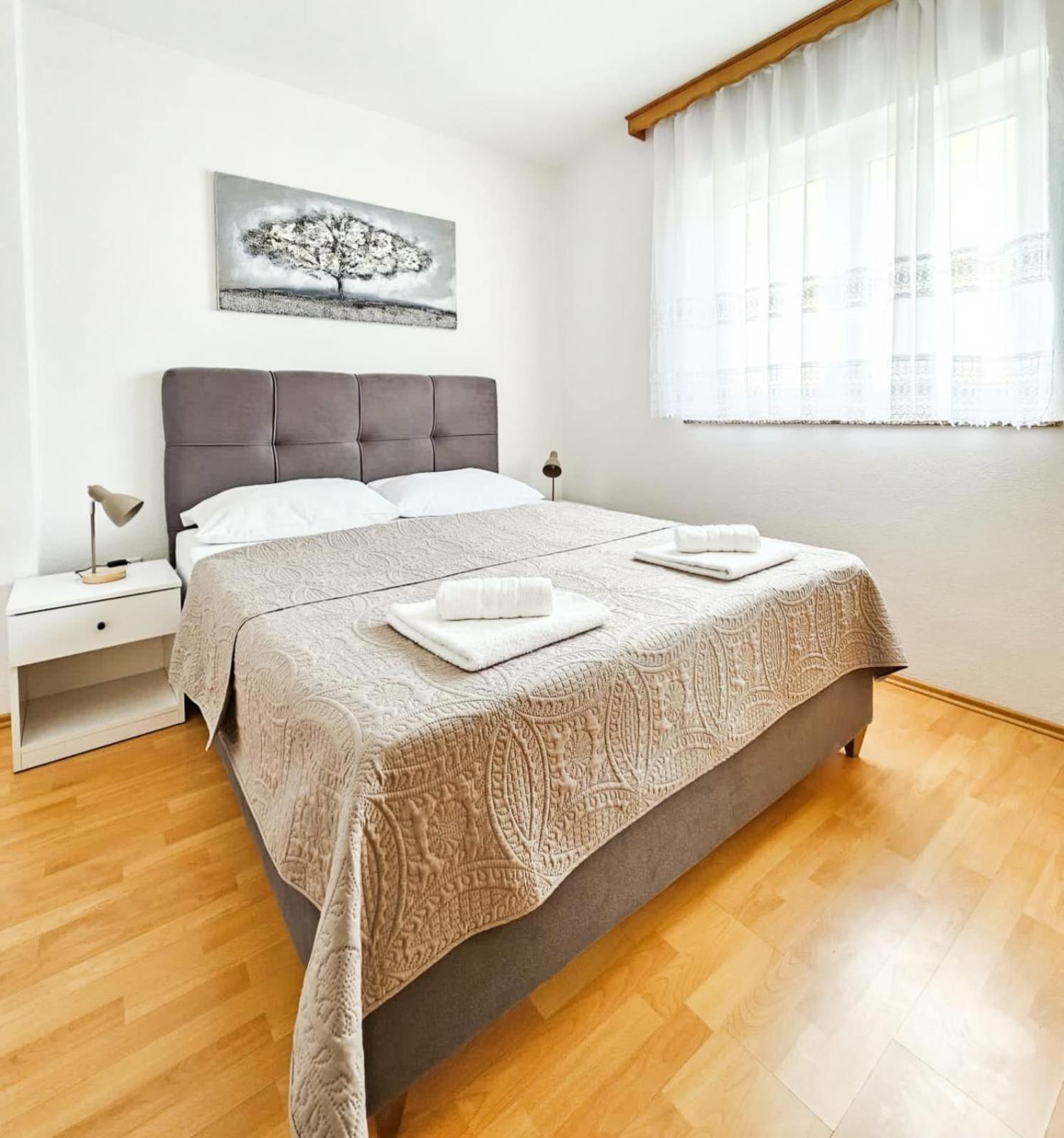 Apartments Karalic Ll ツリクヴェニツァ エクステリア 写真