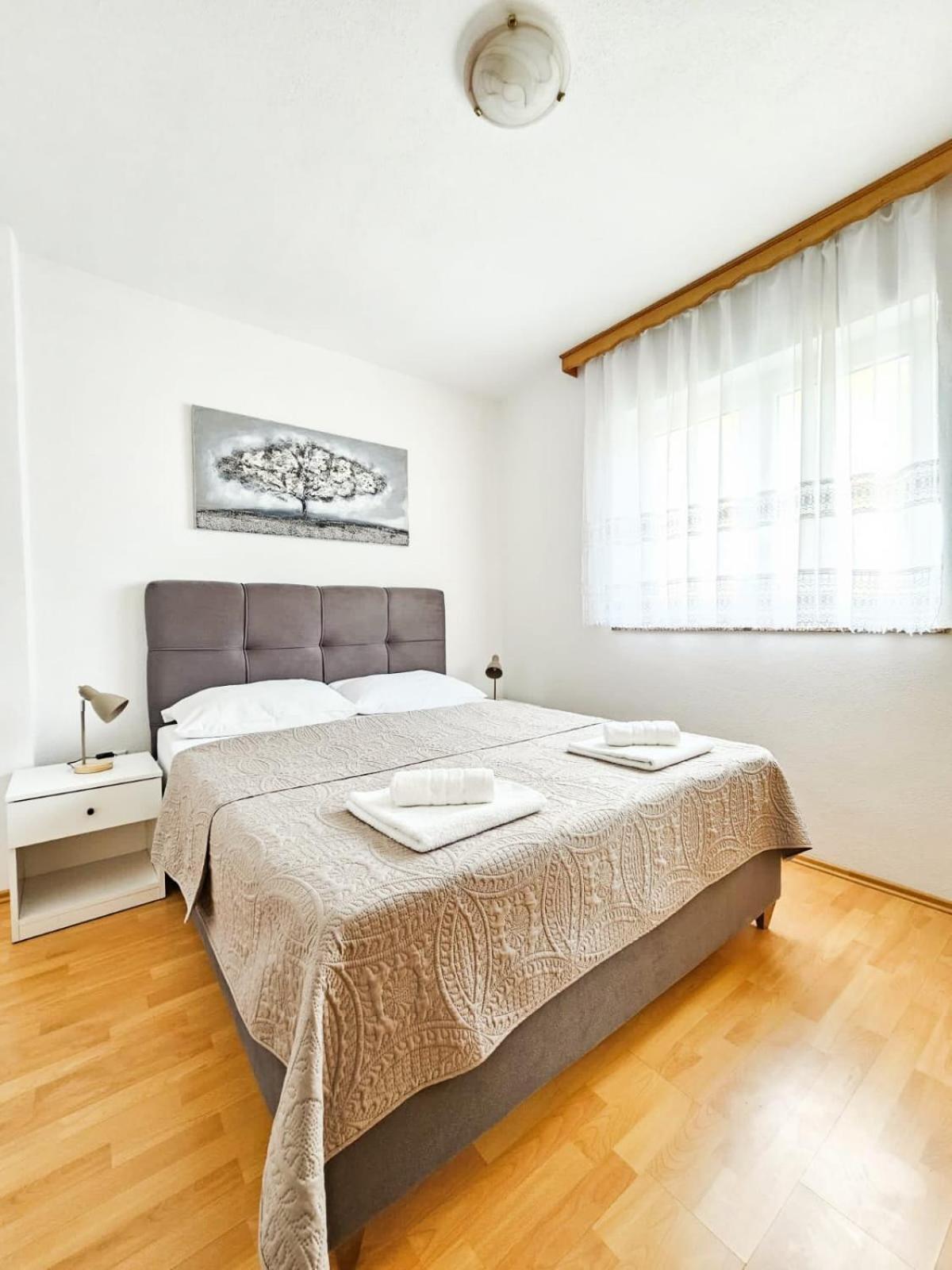 Apartments Karalic Ll ツリクヴェニツァ エクステリア 写真
